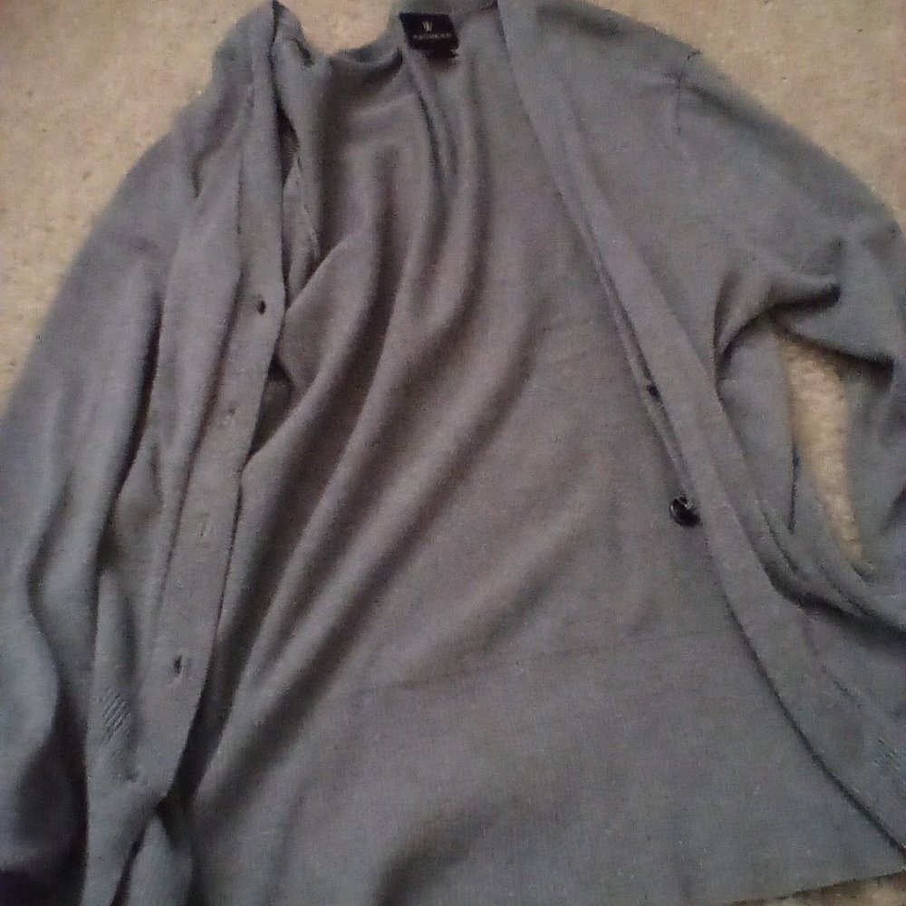 Clothes - Picture 3 of 4